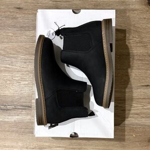 Boys Size 1 Sonoma Black Chelsea Boots with Tan Contrast Sole